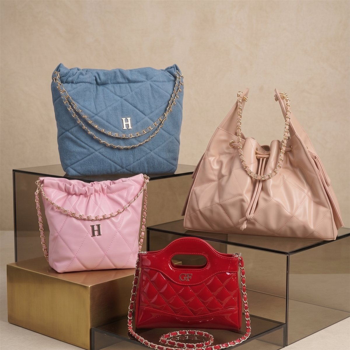 Los 4 modelos de la colección Theia, bolsas con cadena dorada personalizadas
