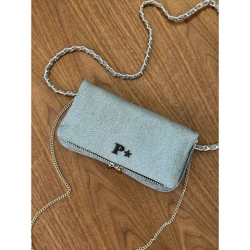 Bolsa Clutch Atenea personalizada con letras metálicas