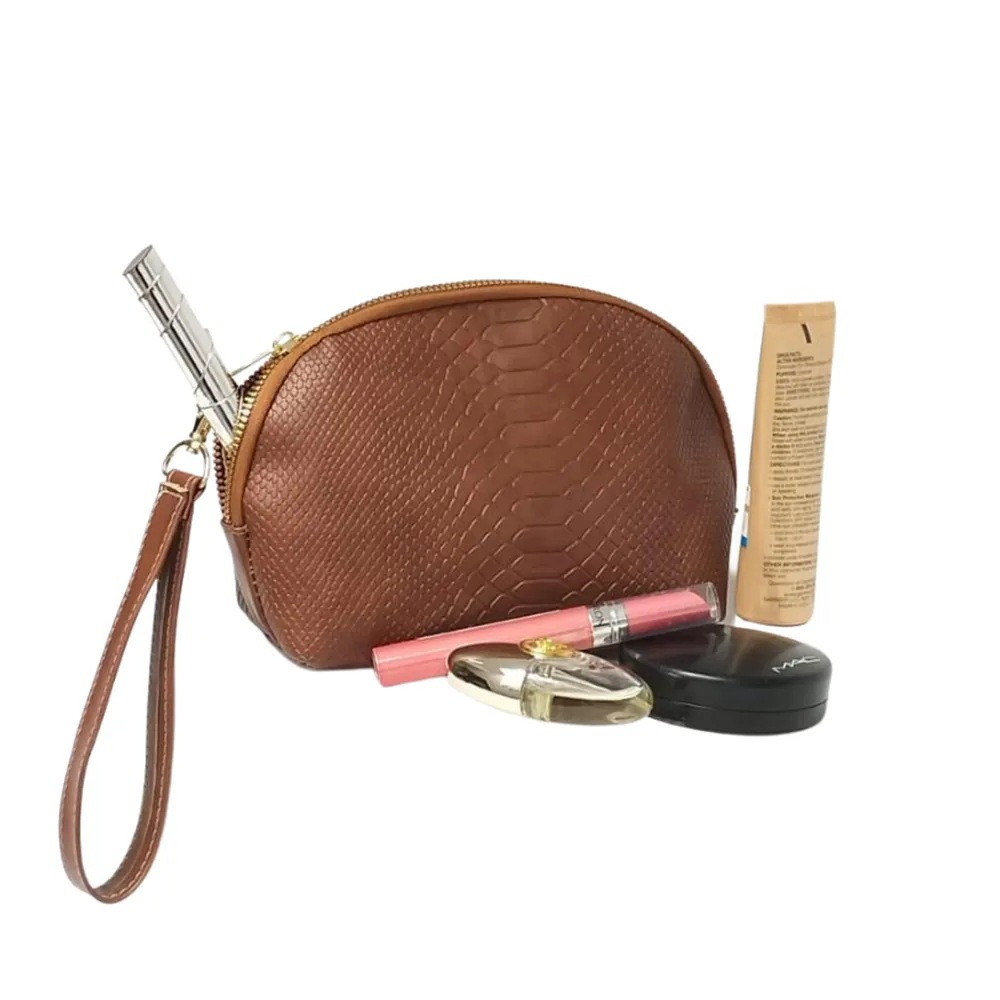 Cosmetiqueras — bolsa personalizada con letras metálicas